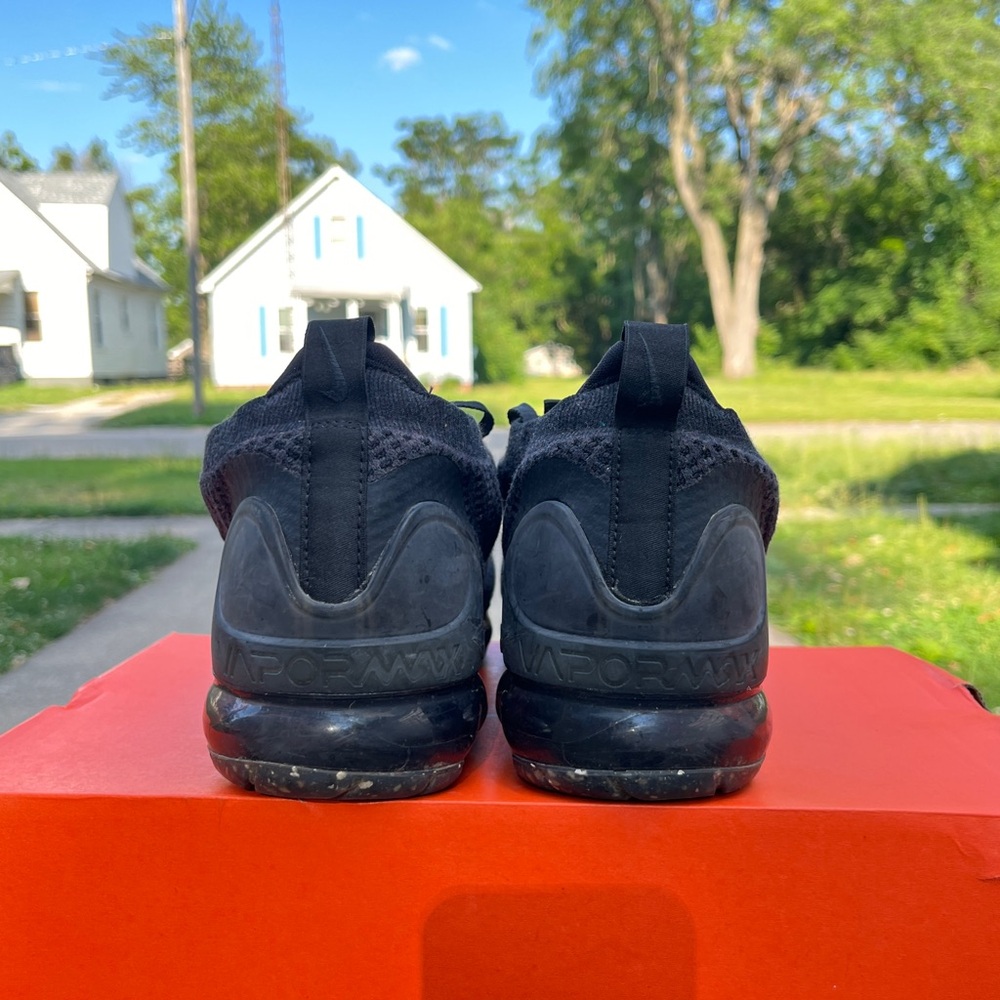 Men’s 10.5 Nike Air VaporMax - Picture 2 of 5